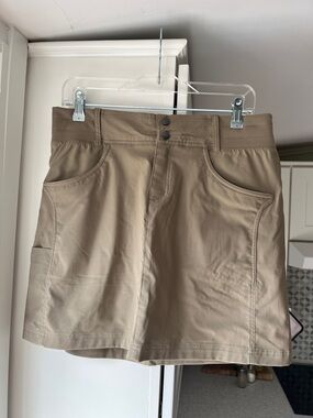 Title nine Clamber Skort Sz 10 Tan